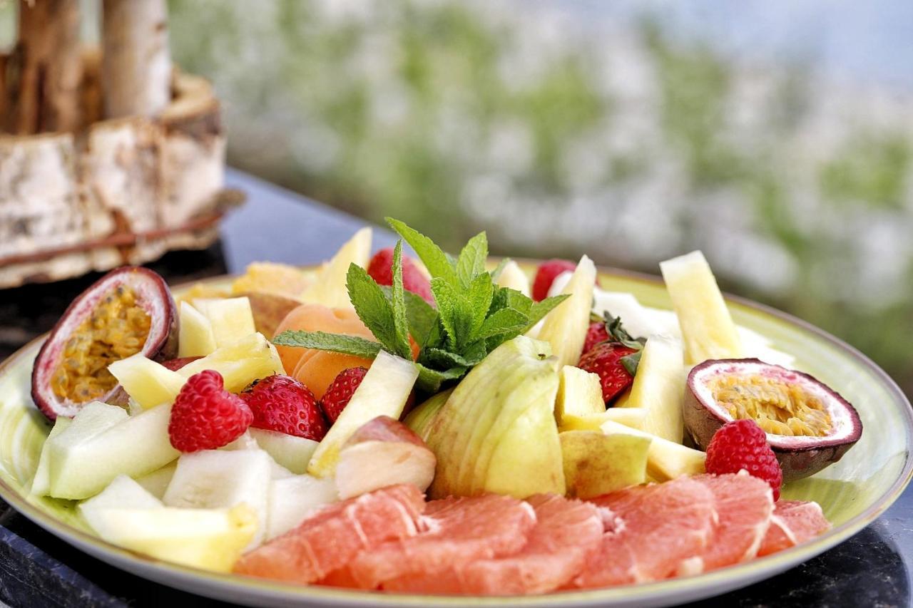 Country Spa Retreat Snagov Exterior photo Fruit salad