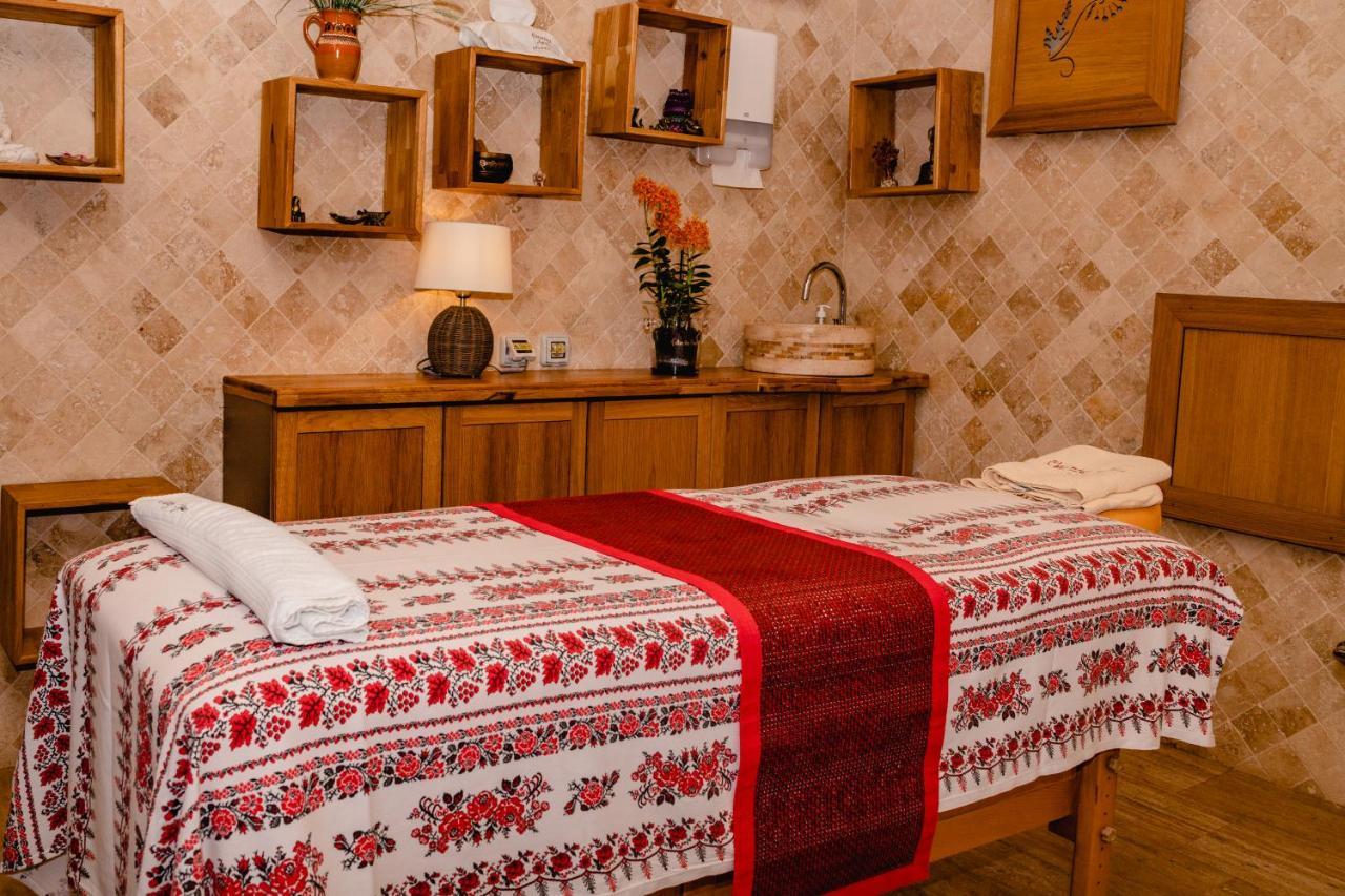 Country Spa Retreat Snagov Exterior photo Massage table
