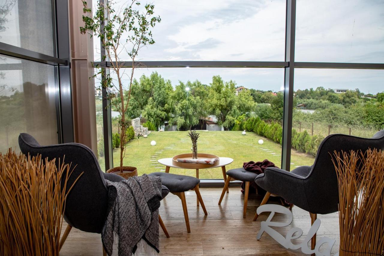 Country Spa Retreat Snagov Exterior photo View from the living room