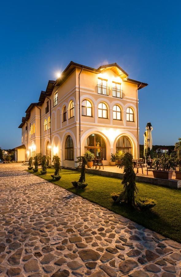 Country Spa Retreat Snagov Exterior photo The hotel