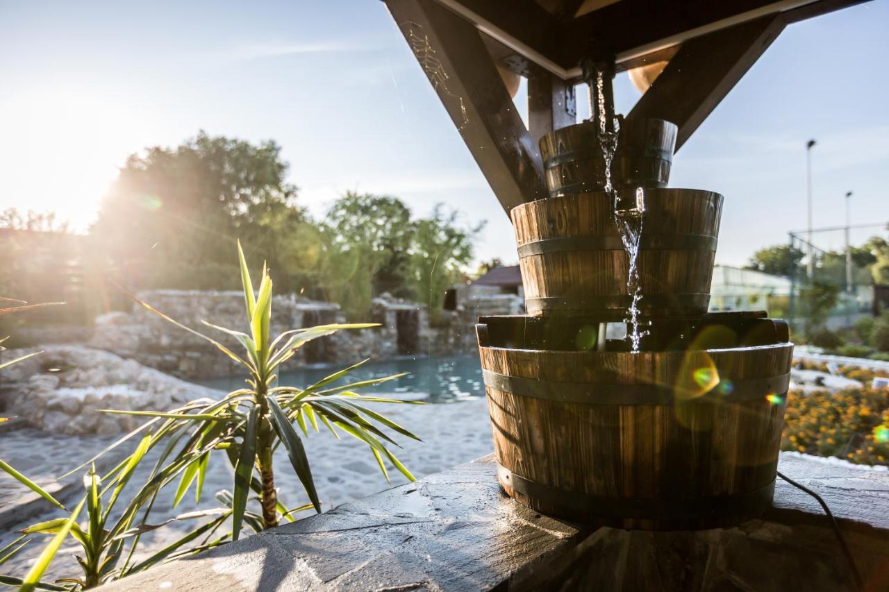 Country Spa Retreat Snagov Exterior photo The Noria de los Tres Caños